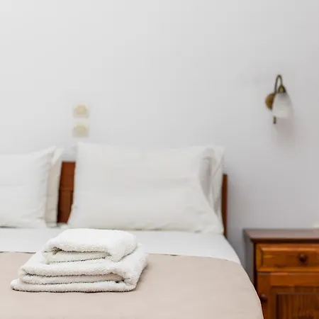 Aqua Naxos & בית הארחה איוס פרוקופיוס