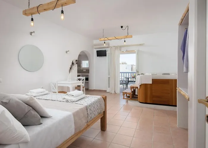 Aqua Naxos & בית הארחה איוס פרוקופיוס