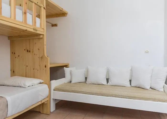 Aqua Naxos & בית הארחה