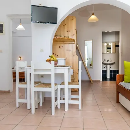 Aqua Naxos & بيت ضيافة 4*