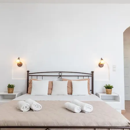 Aqua Naxos & بيت ضيافة
