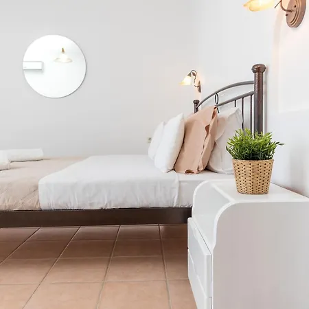 Aqua Naxos & Affittacamere 4*